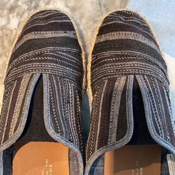COPY - TOMS Espadrille Slip-Ons - Picture 5 of 8